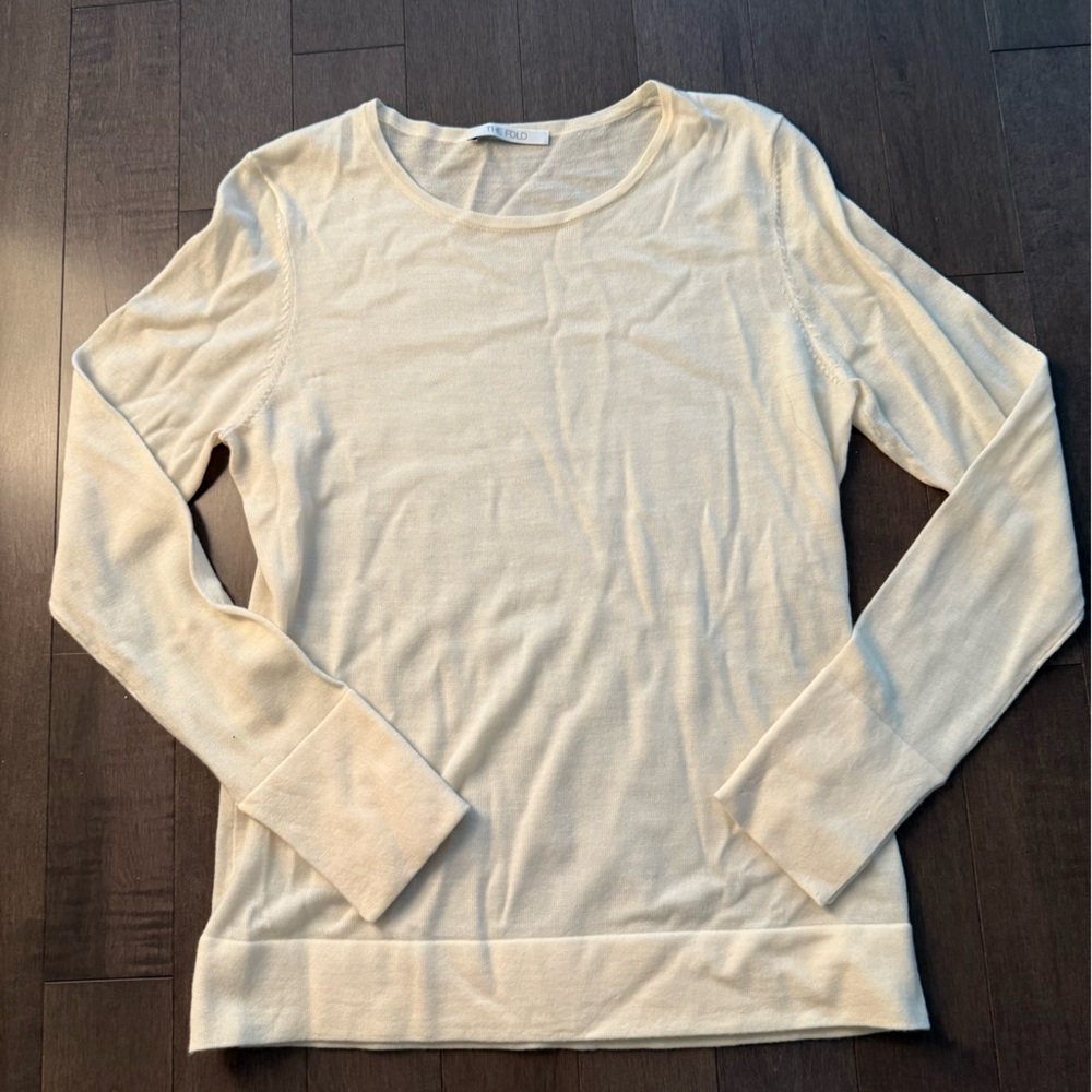 Cream Fitted Long Sleeve Crew Neck Sweater in 100% Merino Wool